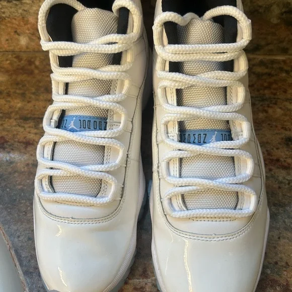 Jordan 11 Legend Blue - Picture 2 of 5